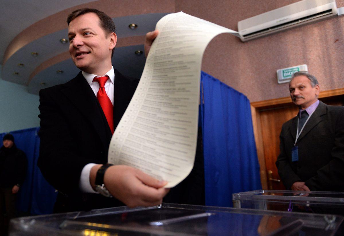In this file image, Ukrainian leader of Radical Party Oleg Lyashko shows his ballot at a polling station in Kiev on Oct. 26, 2014, (Vasily Maximova/AFP/Getty Images)