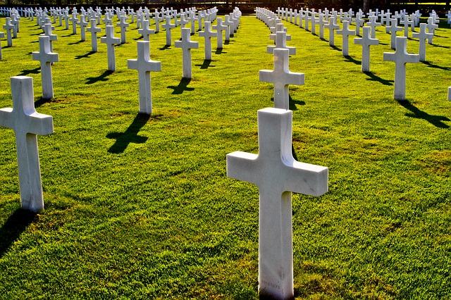 Stock image of a cemetery. (Illustration - Pixabay | <a href="https://pixabay.com/photos/war-grave-death-unknown-soldier-1371810/">GiselaFotografie</a>)