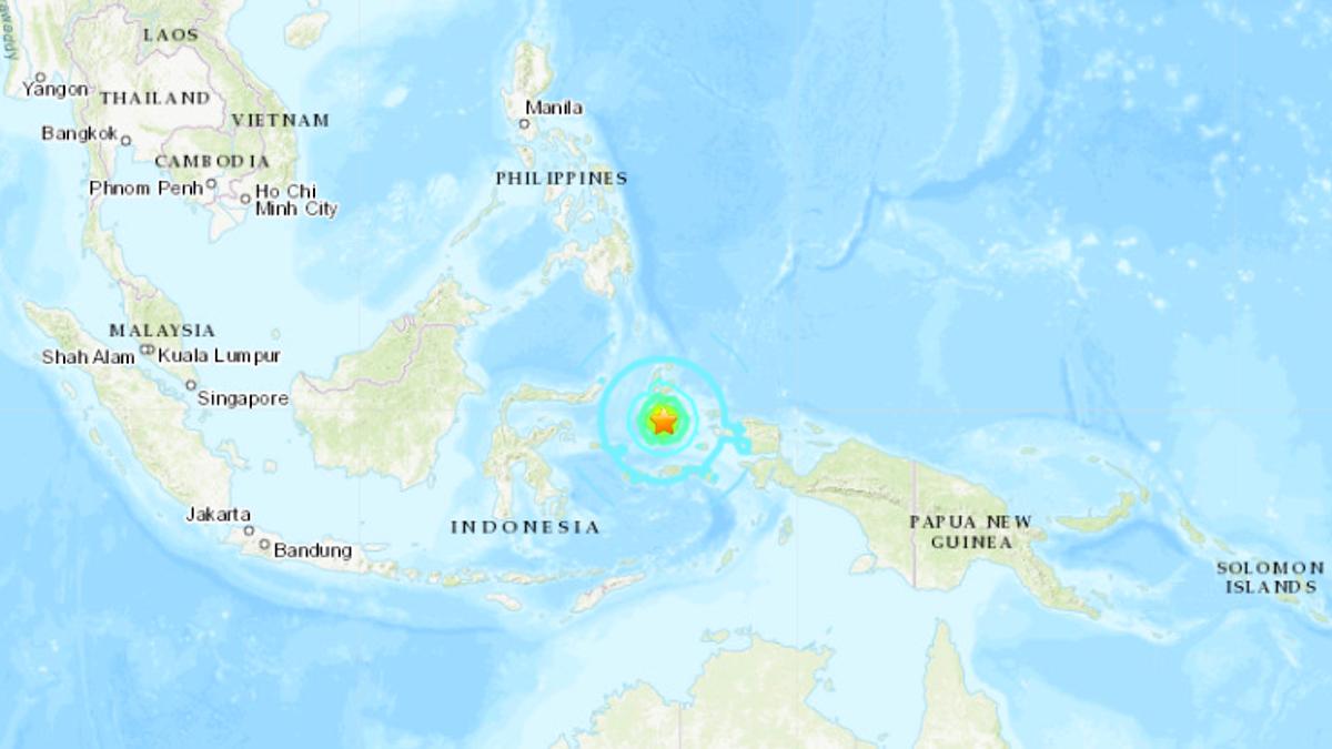 Magnitude 7.3 Quake Damages Homes in Eastern Indonesia