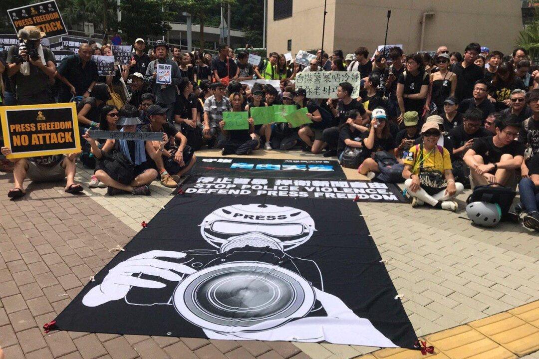 Hong Kong Media Groups March Calling for Stop to Police Violence Against Journalists