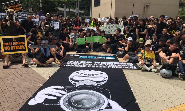 Hong Kong Media Groups March Calling for Stop to Police Violence Against Journalists