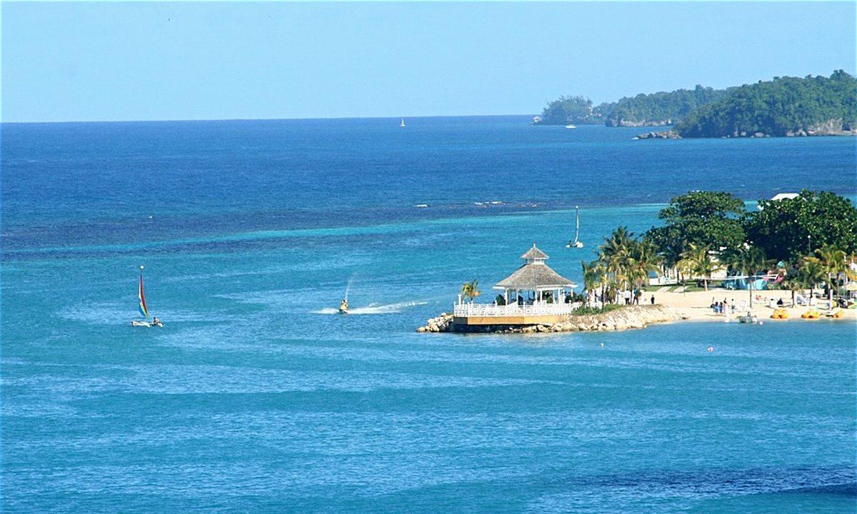 Stock image of Jamaican beach. (Violetta/Pixabay)