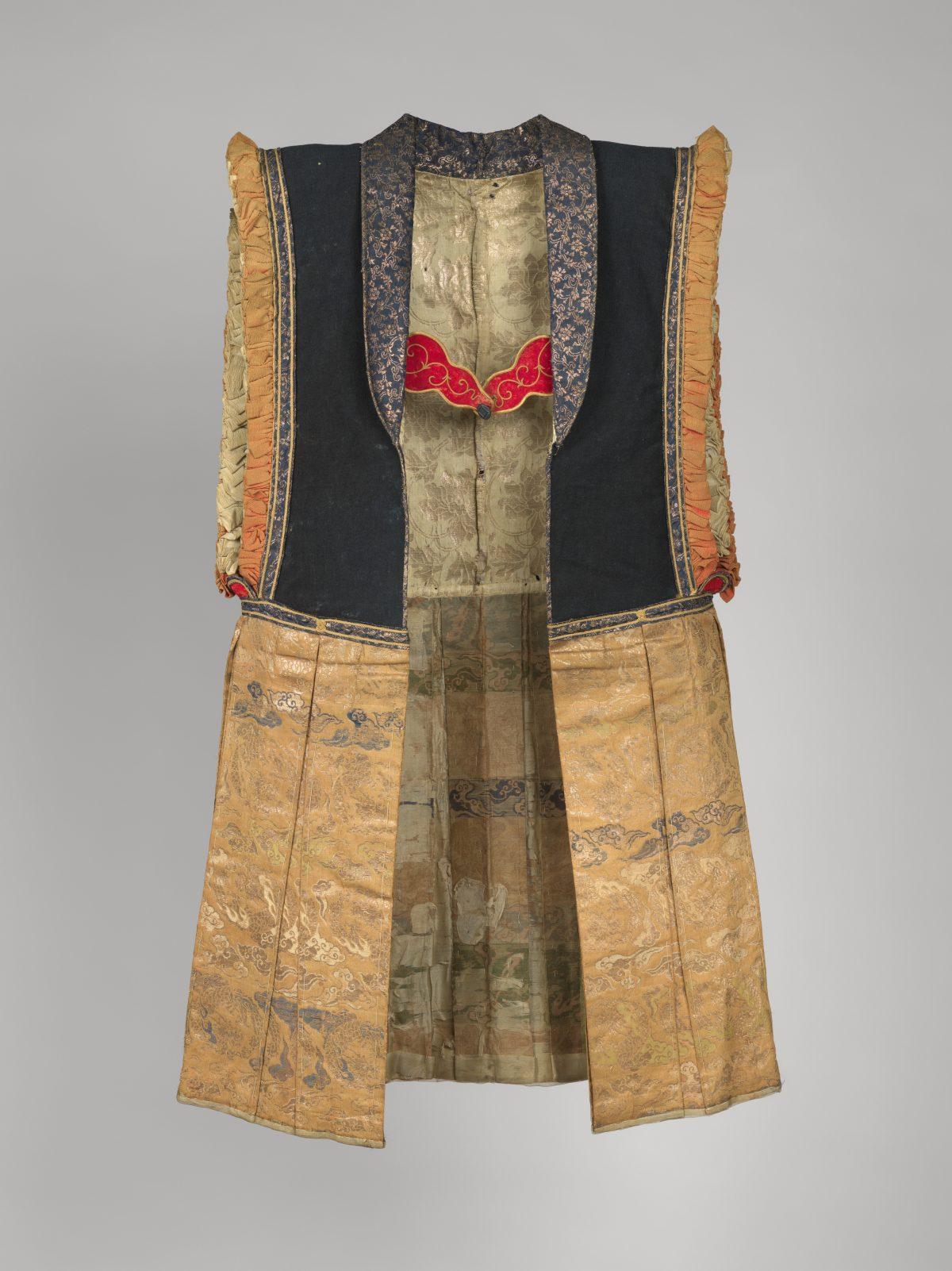 The front of a surcoat (jinbaori), Momoyama period (1573–1615), late 16th century. Battle surcoats were produced from the Age of Civil War (circa 1467–1603) through the end of the Edo period (1615–1867). Mary Livingston Griggs and Mary Griggs Burke Foundation Fund, 2017. (The Metropolitan Museum of Art)