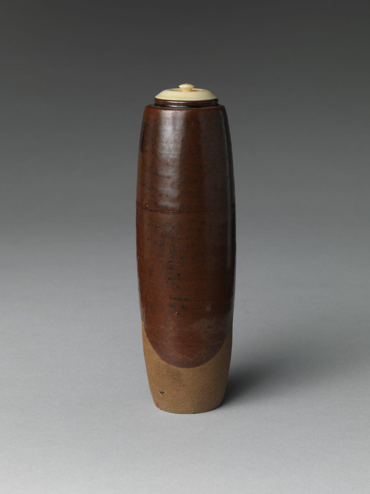 Tea caddy (seitaka), Edo period (1615–1868), dated 1650. This small jar was used in tea ceremonies to hold matcha. It was created by Nonomura Ninsei, one of the first Japanese potters to sign his name to his work. The Howard Mansfield Collection, gift of Howard Mansfield, 1936. (The Metropolitan Museum of Art)