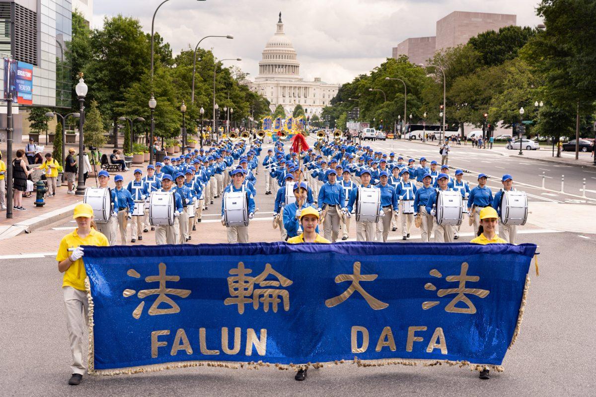 Falun Gong practitioners march from the U.S. Capitol to the Washington Monument to commemorate the 20th anniversary of Chinse regime's persecution of the practice on July 18, 2019. (Larry Dye/The Epoch Times)