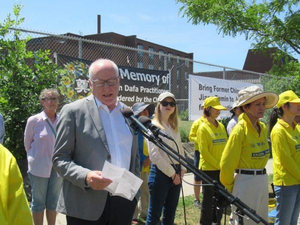 Alex Neve, Secretary General of Amnesty International Canada, speaks at the Falun Gong rally outside the Chinese Embassy in Ottawa on July 18, 2019. (Donna He/The Epoch Times)