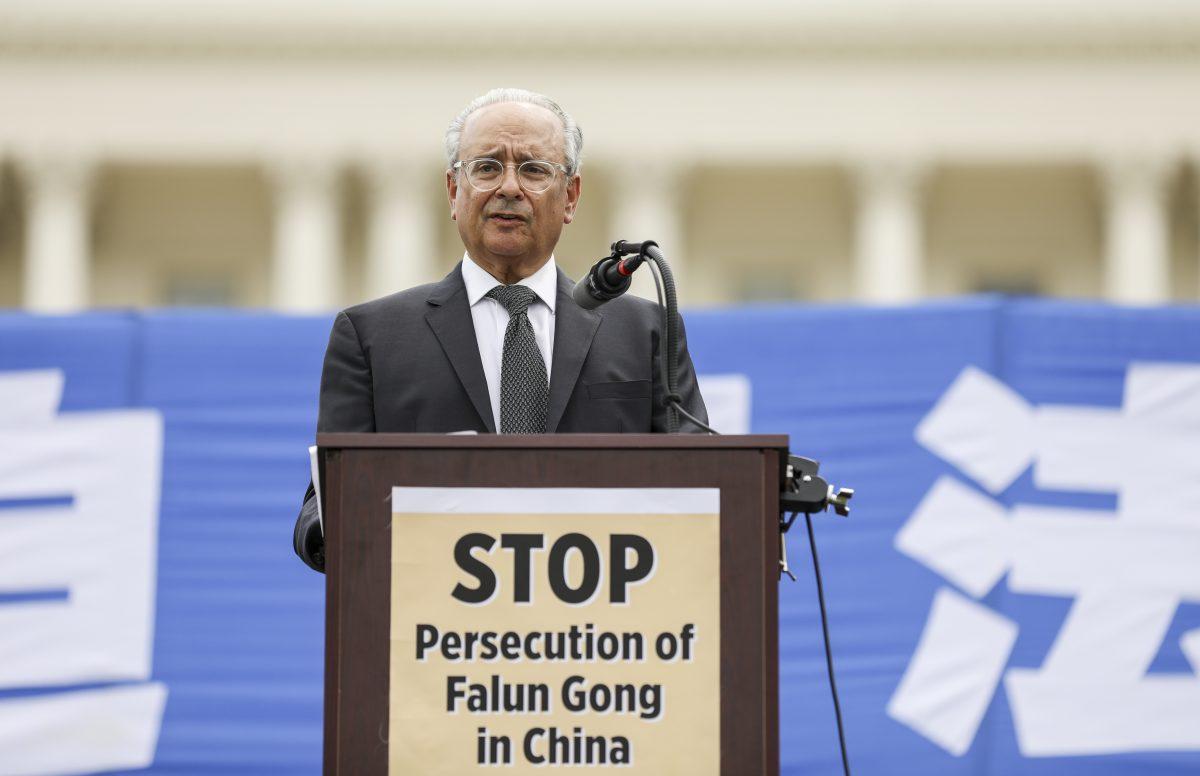  Alan Adler, executive director of Friends of Falun Gong, speaks at a rally commemorating the 20th anniversary of the persecution of Falun Gong in China, on the West lawn of Capitol Hill in Washington on July 18, 2019. (Samira Bouaou/The Epoch Times)