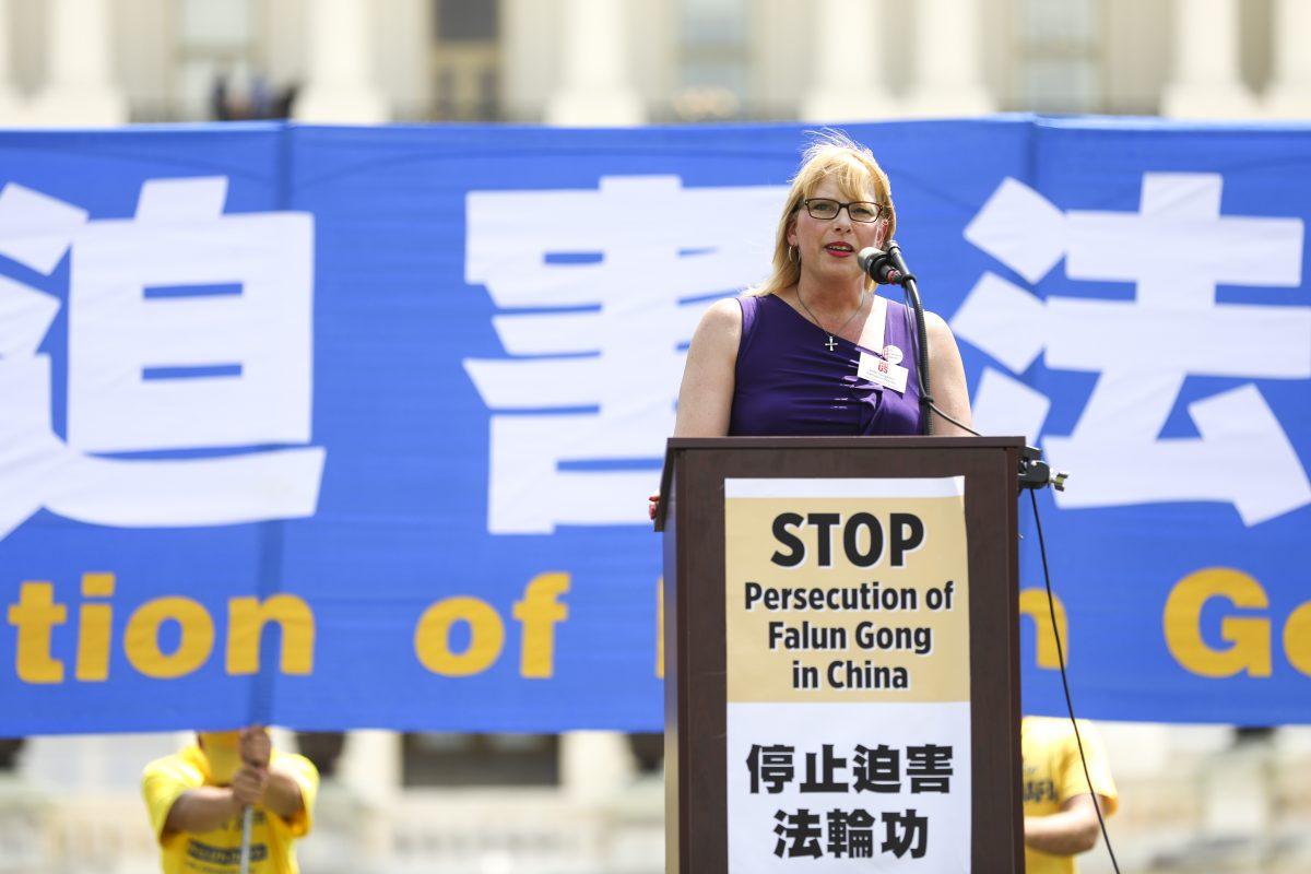  Dede Laugesen, Executive Director at Save the Persecuted Christians, speaks at a rally commemorating the 20th anniversary of the persecution of Falun Gong in China, on the West lawn of Capitol Hill in Washington on July 18, 2019. (Samira Bouaou/The Epoch Times)