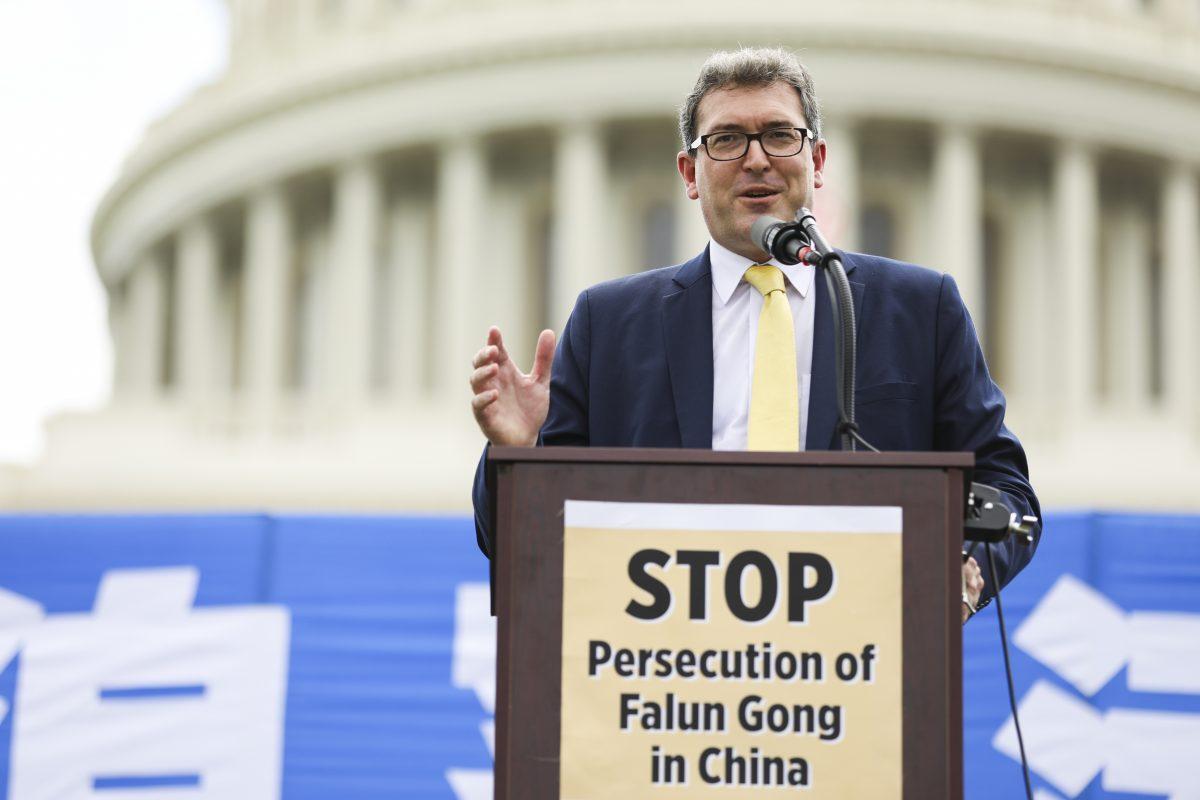 Benedict Rogers, UK rights activist and East Asia Team Leader at nonprofit Christian Solidarity Worldwide, speaks at a rally commemorating the 20th anniversary of the persecution of Falun Gong in China, on the West lawn of Capitol Hill in Washington on July 18, 2019. (Samira Bouaou/The Epoch Times)