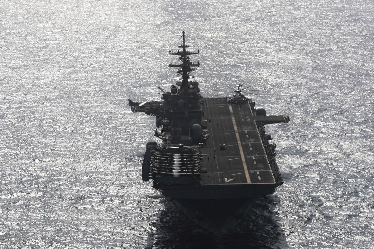 USS Boxer (LHD-4) ship sails in the Arabian Sea off Oman July 17, 2019. Picture taken July 17, 2019. (Reuters/Ahmed Jadallah)