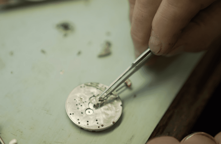 Michaels repairs old pocketwatches that are completely mechanical. Parts are often broken or missing, and he has to fabricate them himself. Some of the parts include screws the width of a human hair. (Tal Atzmon/NTD)