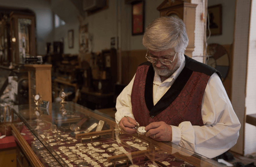 Jim Michaels has been a horologist for 53 years. He runs the House of Time in Gettysburg, Pa. (Tal Atzmon/NTD)