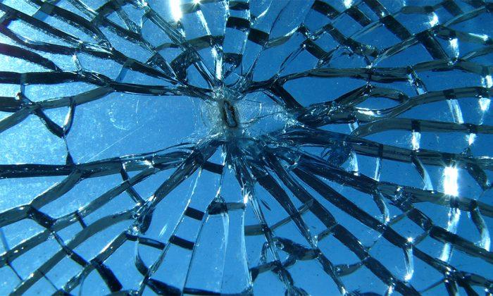 Emergency Room Doctors Discover Blade Shaped Shard of Glass Behind Teen’s Cheekbone