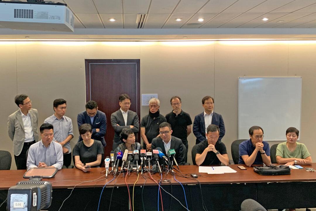 Hong Kong Gangsters Attack Protesters as Tension Escalates