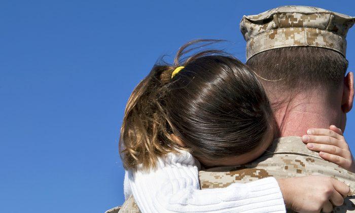 Daughter Runs to Meet Dad After 6-month Deployment, Then Mom Realizes Something Amiss