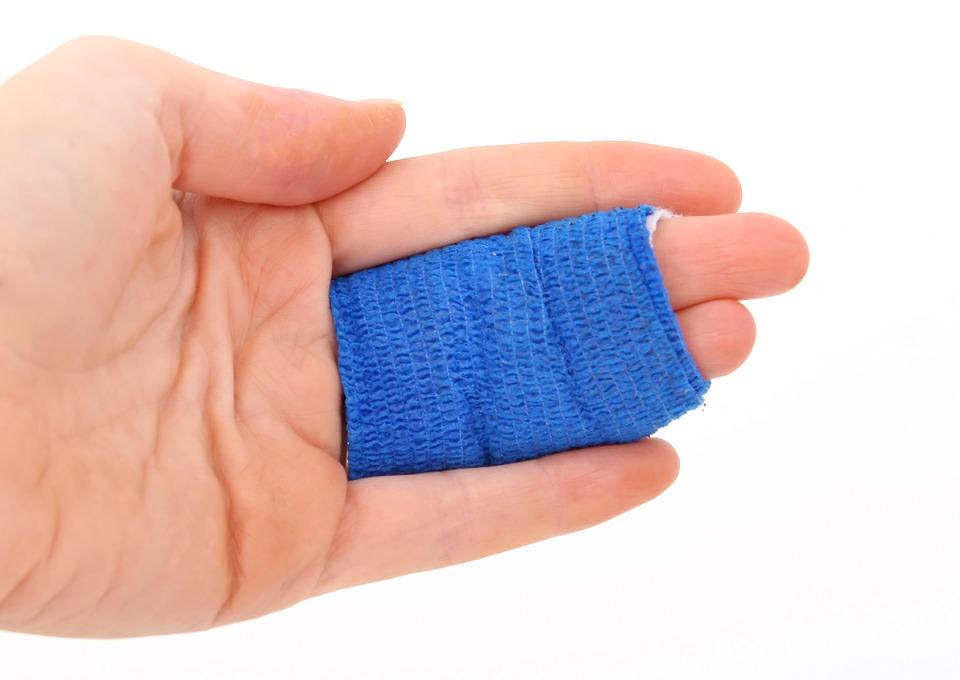Stock image of an injured hand. (Robert-Owen-Wahl/Pixabay)