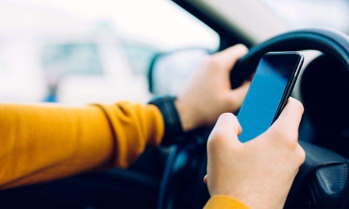 Teens Instructed to Text During Driver’s Test, What Happens Next Is Plain Dangerous