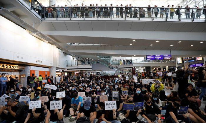 Protesters Calling for ‘Free Hong Kong’ Converge on Airport