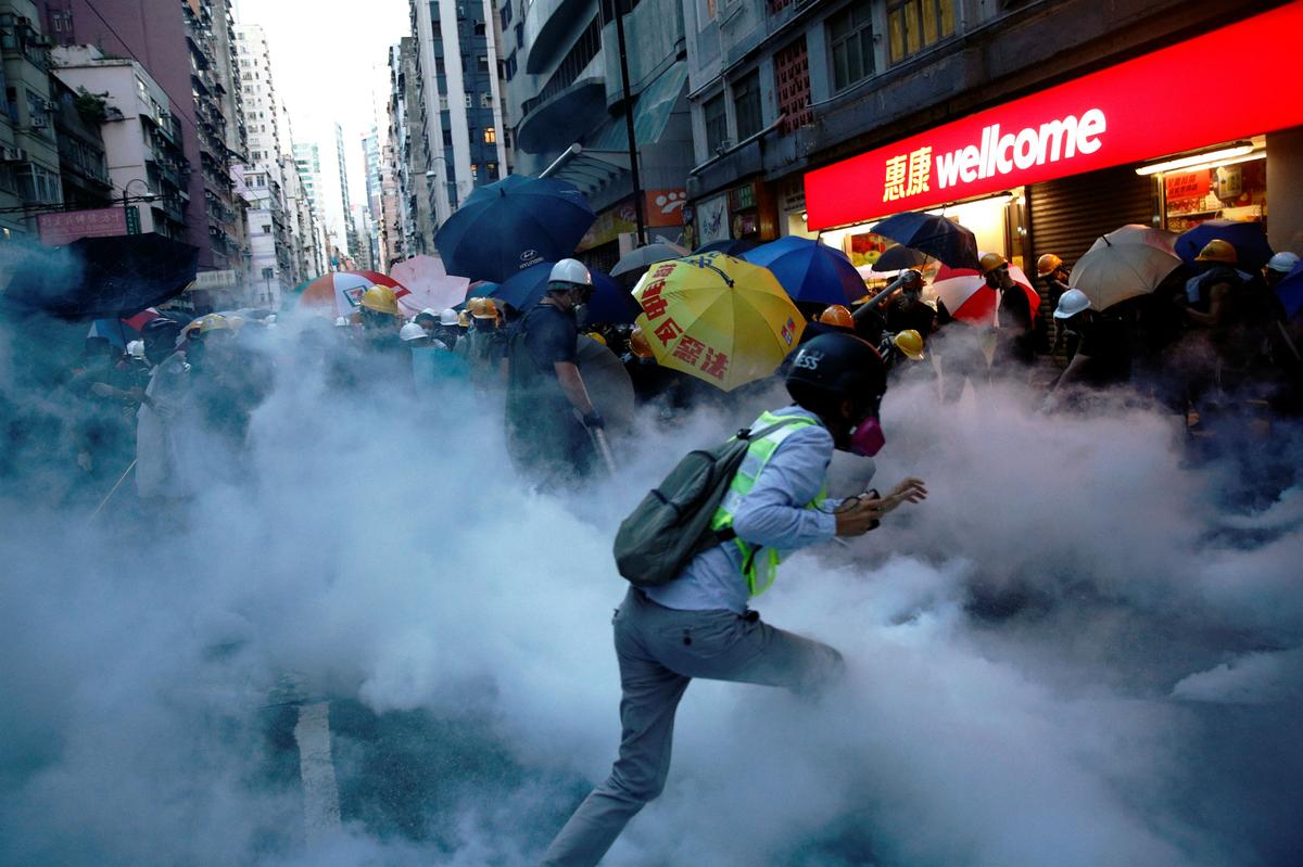 Lawmakers Call on US to Halt Sales of Tear Gas to Hong Kong