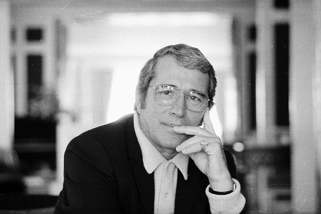Perry Como photographed looking pensive on May 8, 1974 (©Getty Images | <a href="https://www.gettyimages.com.au/detail/news-photo/popular-american-singer-and-entertainer-perry-como-news-photo/3136252">Len Trievnor</a>)