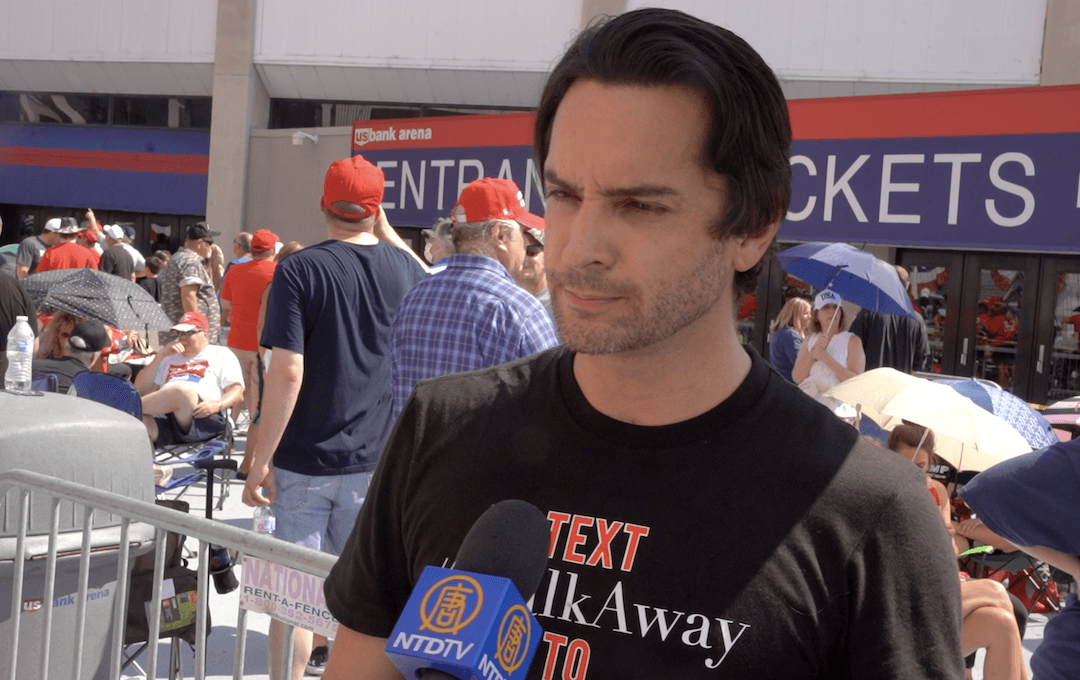 American Airlines Bans Conservative Activist Who Refused to Wear Mask