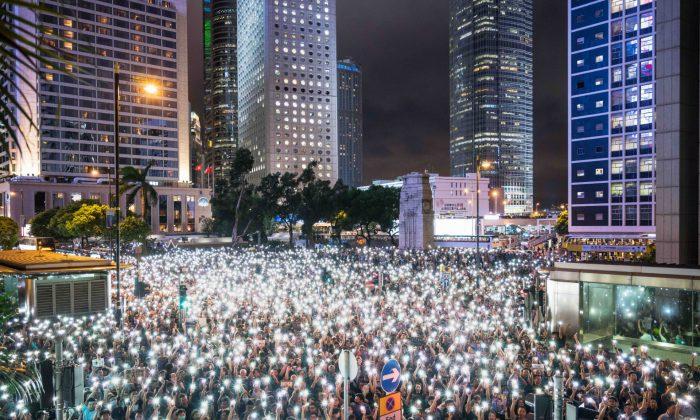 40,000 Civil Servants Rally in Hong Kong Ahead of Citywide Strike