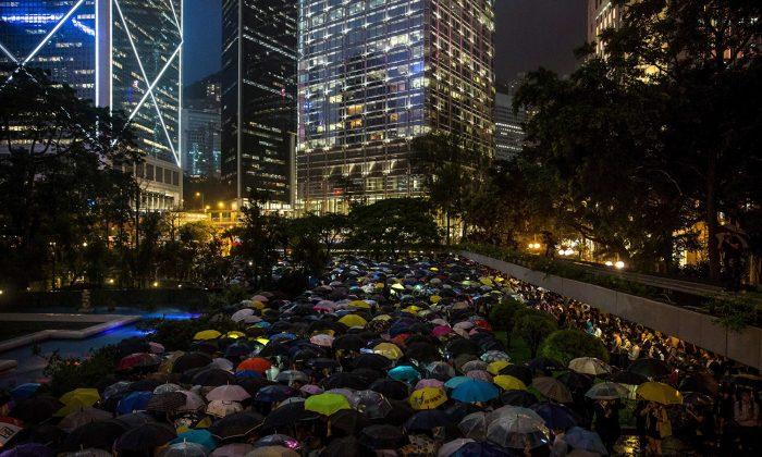Bankers Join Flash Mob in Latest Hong Kong Protests