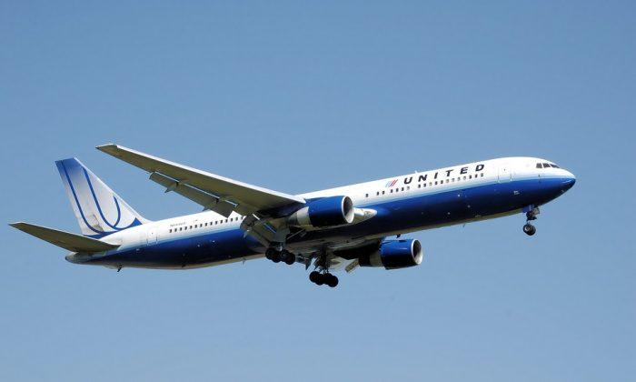 United Passenger Storms Cockpit, Attacks Flight Attendant, Injures 6 Officers: Authorities