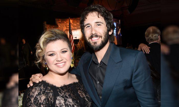 Josh Groban and Kelly Clarkson Charm Fans With ‘Phantom of the Opera’ in This 2015 Duet