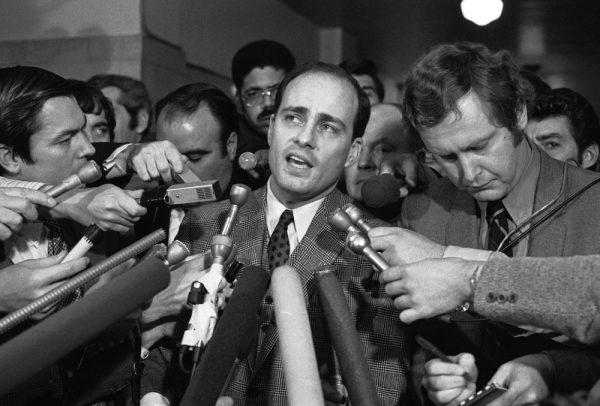 Manson trial chief prosecutor Vincent Bugliosi talks with reporters outside a Los Angeles courtroom on Jan. 26, 1971. (AP Photo)