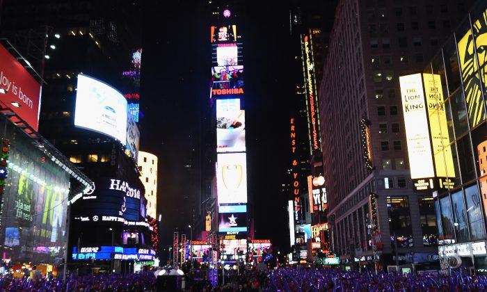 Crowd Runs in Panic in Times Square, Fears of Shooting After Motorcycles Backfire