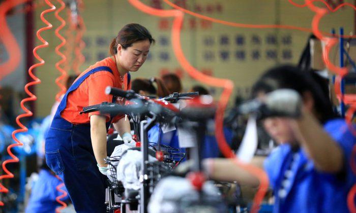 China Producer Prices Fall for First Time in Three Years, Deflation Worries Resurface