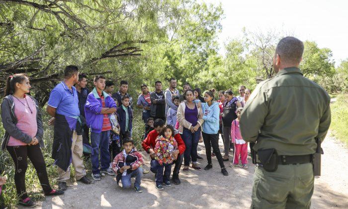 Forced to Quickly Release Adults With Children, Border Patrol Struggles to Get Criminal Records in Time