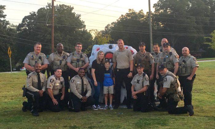 His Dad Died In the Line of Duty, So Sheriff’s Deputies Escorted Him to His First Day of School