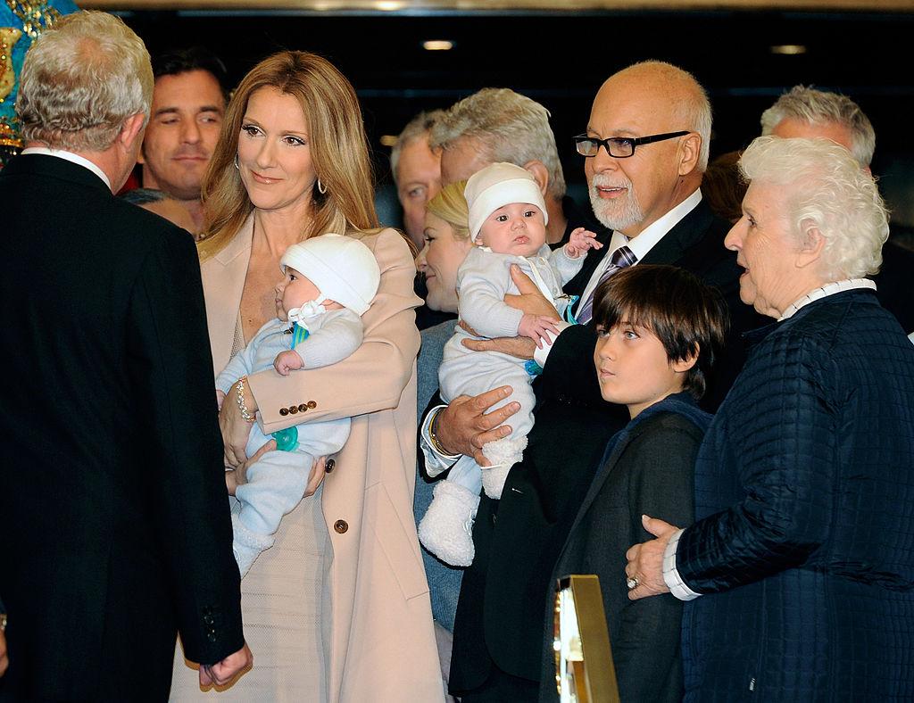 Céline Dion and René holding their baby boys Nelson and Eddy, their son René-Charles, and Dion's mother, Thérèse Dion, in Las Vegas, 2011 (©Getty Images | <a href="https://www.gettyimages.com.au/detail/news-photo/singer-celine-dion-holding-her-son-nelson-angelil-her-news-photo/109217669">Ethan Miller</a>)