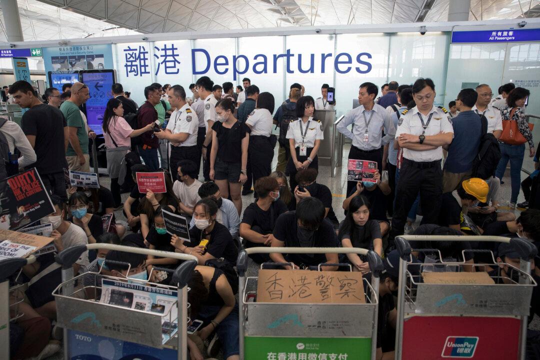 Flights Out of Hong Kong Canceled Again Amid Protests