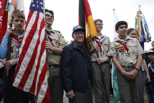 Veteran Ralph G Dionne (C), former flight engineer of the Airlift 54Fleet, poses with members of the Boy Scouts of America during during a ceremony at the Tempelhofer Feld on May 11, 2019. (Michele Tantussi/AFP/Getty Images)
