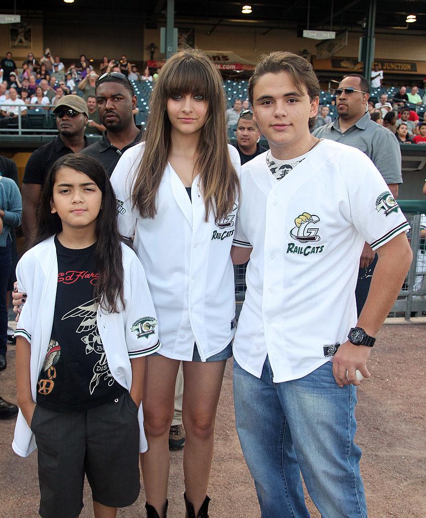 Blanket, Paris, and Prince at the St. Paul Saints vs. the Gary SouthShore RailCats baseball game in Gary, Indiana, 2012 (©Getty Images | <a href="https://www.gettyimages.com.au/detail/news-photo/prince-michael-jackson-ii-paris-jackson-and-prince-jackson-news-photo/151014551">Tasos Katopodis</a>)