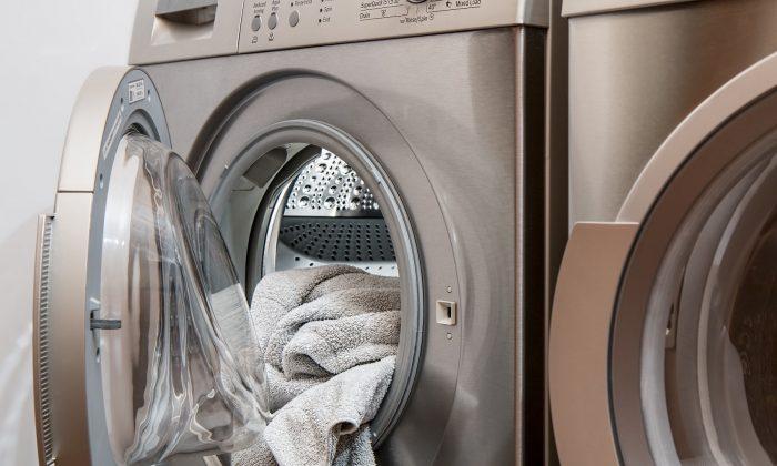2 Tips to Clean Your Washing Machine to Prevent Mildew and Remove Odors