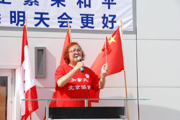 Yang Baofeng, president of the Beijing Association, speaks at a rally in Markham, Ont., on Aug. 11, 2019, condemning the protests in Hong Kong. (Yi Ling/The Epoch Times)
