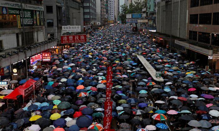 Tens of Thousands of Hong Kongers Join Rally Pressuring Local Government Meet Their Demands
