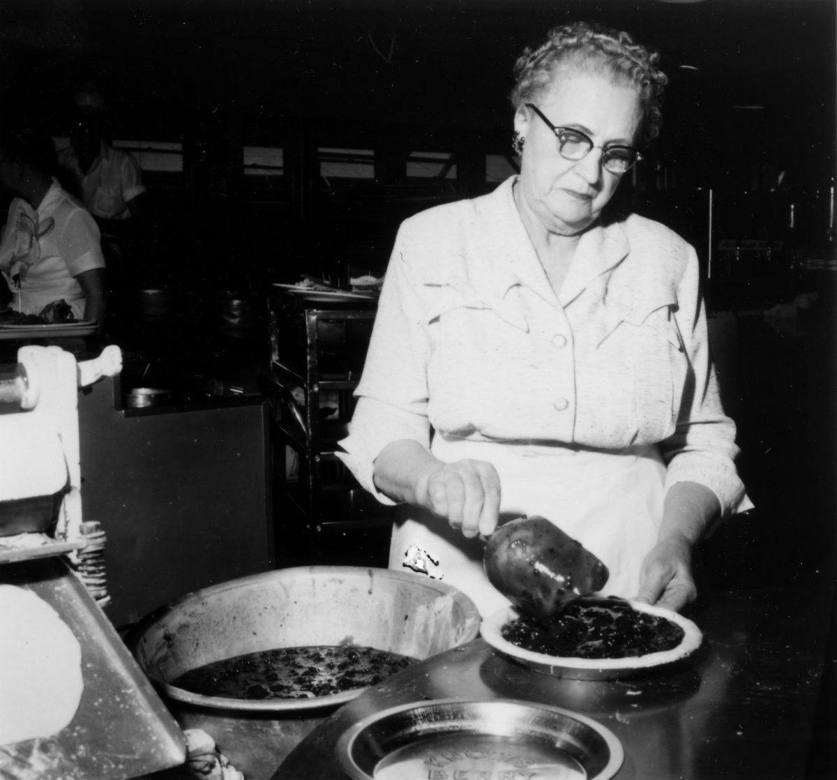 Cordelia Knott making boysenberry pie. (OC Archive)