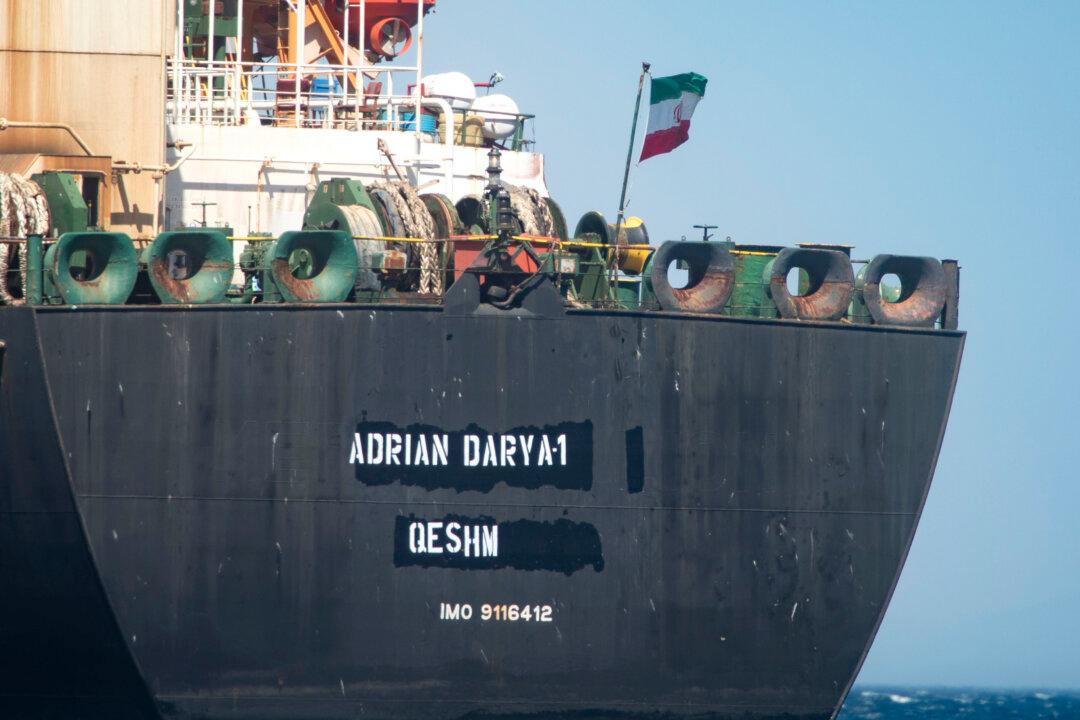 Iran Tanker Heads to Greece After Release, Iran Warns US Against Seizure Attempt