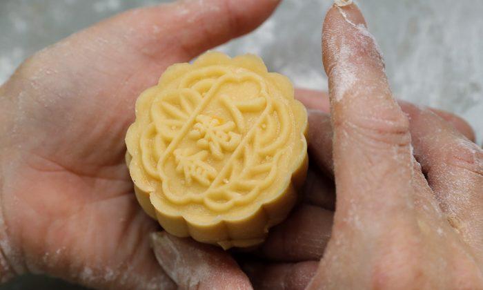 Hong Kong Bakery’s Mooncakes Carry Protest Movement Slogans