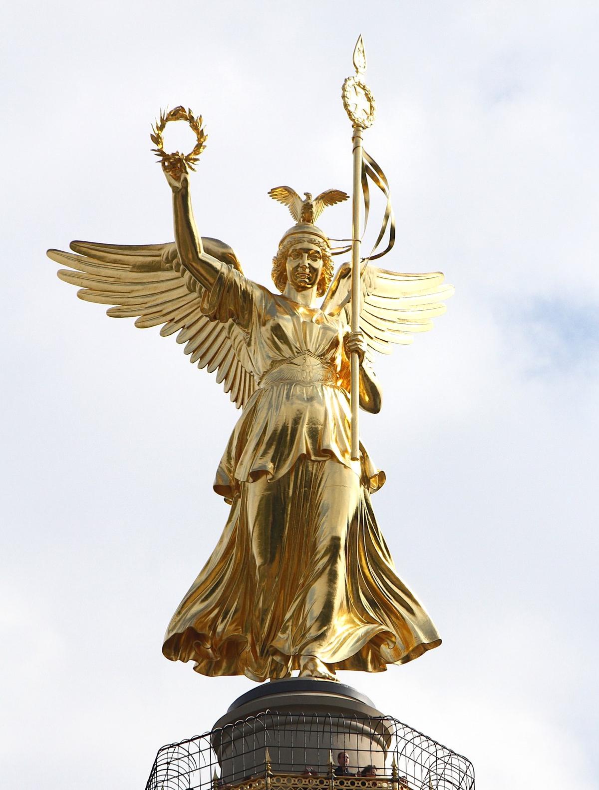©Pixabay | <a href="https://pixabay.com/photos/berlin-statue-golden-gold-woman-2581712/">Pixource</a>