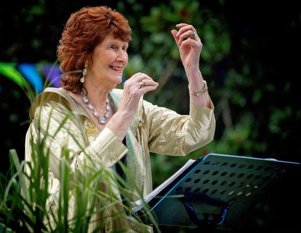 Joan Kennaway conducting at the 2016 Opera in the Garden. (Sue Shepherd Photography)