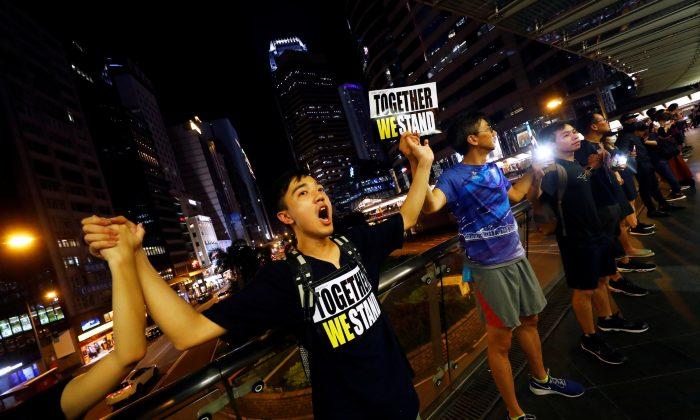 Hong Kong Families Form Peaceful Human Chains Ahead of Airport Protest