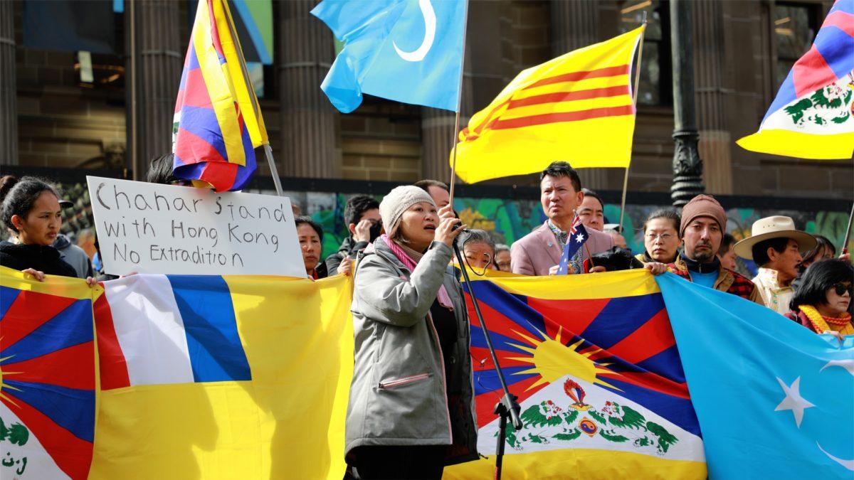 Jane Poon, a representative of the Hong Kong community in Australia, speaks at a Hong Kong rally in Melbourne, Australia on 25 August 2019. (Grace Yu/Epoch Times)