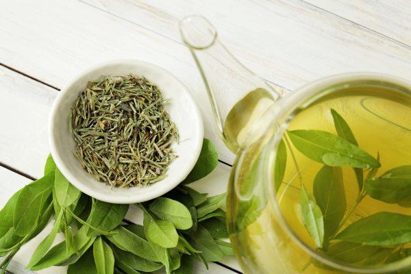 Studies show that catechins, the antioxidants in green tea, help increase fat burning. (KMNPhoto/Shutterstock)