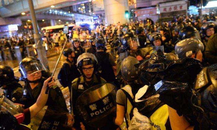 Violence Escalates in Another Weekend of Hong Kong Protests